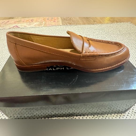 Ralph Lauren Wynnie Burnished Leather Loafer - Picture 6 of 12